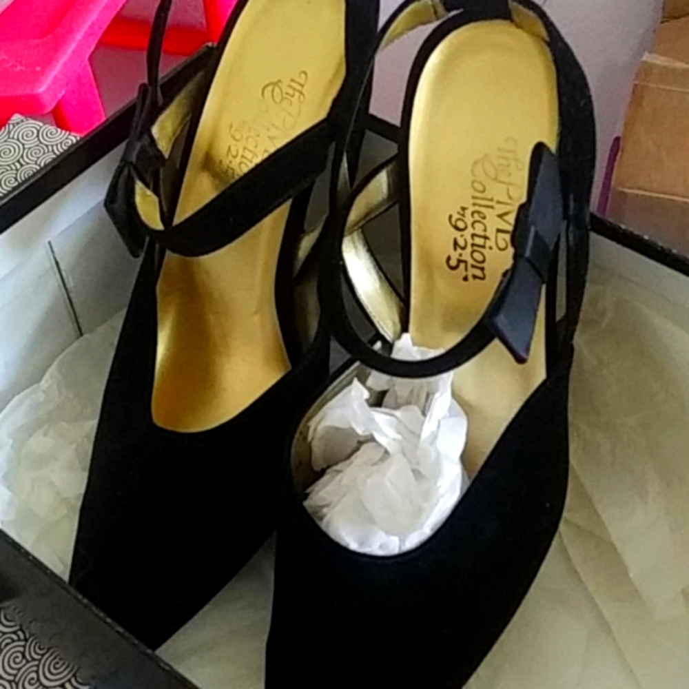 Woman blackvelvet evening shoe size 7M